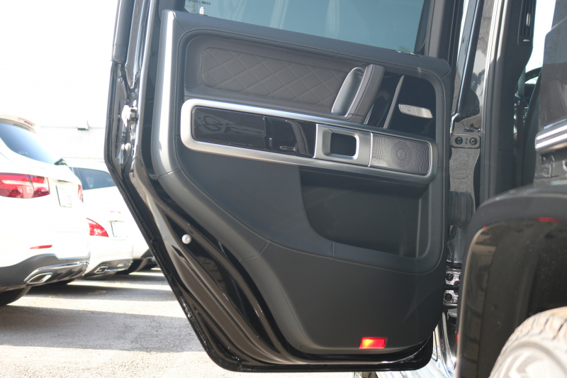 メルセデスベンツ Gクラス G400d ﾏﾇﾌｧｸﾄｩｰｱED　現行型 左H AMGﾗｲﾝ ﾗｸﾞｼﾞｭｱﾘｰPKG ﾚｰﾀﾞｰｾｰﾌﾃｨPKG ｻﾝﾙｰﾌ ﾂｰﾄﾝ革ｼｰﾄ ﾒﾓﾘｰ付Pｼｰﾄ 全席ﾋｰﾀｰ ﾍﾞﾝﾁﾚｰﾀｰ 純正12.3ｲﾝﾁﾜｲﾄﾞﾅﾋﾞ地ﾃﾞｼﾞ Burmester 360°ｶﾒﾗ appleCarplay AndroidAuto PTS LEDﾗｲﾄ AMG20ｲﾝﾁAW　新車保証