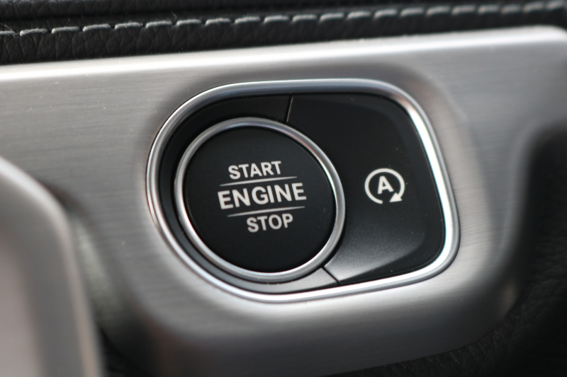 メルセデスベンツ Gクラス G400d AMGﾗｲﾝ　現行型(MC後NEWｲﾝﾃﾘｱ) ﾗｸﾞｼﾞｭｱﾘｰPKG ﾚｰﾀﾞｰｾｰﾌﾃｨPKG SR ﾅｯﾊﾟ黒革ｼｰﾄ ﾒﾓﾘｰ付Pｼｰﾄ 全席ﾋｰﾀｰ 純正12.3ｲﾝﾁﾜｲﾄﾞﾅﾋﾞ地ﾃﾞｼﾞ Burmester 360°ｶﾒﾗ appleCarplay AndroidAuto PTS LEDﾗｲﾄ ｱﾀﾞﾌﾟﾃｨﾌﾞﾀﾞﾝﾋﾟﾝｸﾞ AMG20ｲﾝﾁAW　新車保証