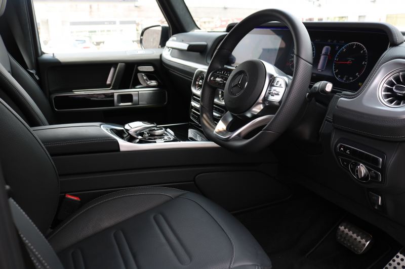 メルセデスベンツ Gクラス G400d AMGﾗｲﾝ　現行型(MC後NEWｲﾝﾃﾘｱ) ﾗｸﾞｼﾞｭｱﾘｰPKG ﾚｰﾀﾞｰｾｰﾌﾃｨPKG SR ﾅｯﾊﾟ黒革ｼｰﾄ ﾒﾓﾘｰ付Pｼｰﾄ 全席ﾋｰﾀｰ 純正12.3ｲﾝﾁﾜｲﾄﾞﾅﾋﾞ地ﾃﾞｼﾞ Burmester 360°ｶﾒﾗ appleCarplay AndroidAuto PTS LEDﾗｲﾄ ｱﾀﾞﾌﾟﾃｨﾌﾞﾀﾞﾝﾋﾟﾝｸﾞ AMG20ｲﾝﾁAW　新車保証