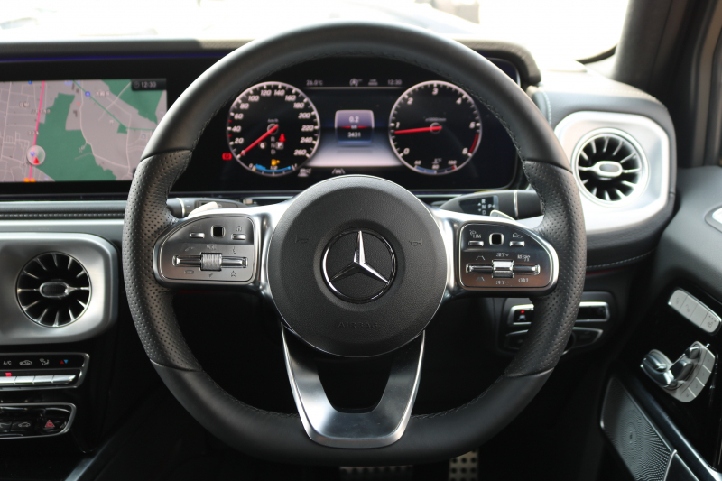 メルセデスベンツ Gクラス G400d AMGﾗｲﾝ　現行型(MC後NEWｲﾝﾃﾘｱ) ﾗｸﾞｼﾞｭｱﾘｰPKG ﾚｰﾀﾞｰｾｰﾌﾃｨPKG SR ﾅｯﾊﾟ黒革ｼｰﾄ ﾒﾓﾘｰ付Pｼｰﾄ 全席ﾋｰﾀｰ 純正12.3ｲﾝﾁﾜｲﾄﾞﾅﾋﾞ地ﾃﾞｼﾞ Burmester 360°ｶﾒﾗ appleCarplay AndroidAuto PTS LEDﾗｲﾄ ｱﾀﾞﾌﾟﾃｨﾌﾞﾀﾞﾝﾋﾟﾝｸﾞ AMG20ｲﾝﾁAW　新車保証