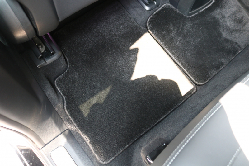 メルセデスベンツ Gクラス G400d AMGﾗｲﾝ　現行型(MC後NEWｲﾝﾃﾘｱ) ﾗｸﾞｼﾞｭｱﾘｰPKG ﾚｰﾀﾞｰｾｰﾌﾃｨPKG SR ﾅｯﾊﾟ黒革ｼｰﾄ ﾒﾓﾘｰ付Pｼｰﾄ 全席ﾋｰﾀｰ 純正12.3ｲﾝﾁﾜｲﾄﾞﾅﾋﾞ地ﾃﾞｼﾞ Burmester 360°ｶﾒﾗ appleCarplay AndroidAuto PTS LEDﾗｲﾄ ｱﾀﾞﾌﾟﾃｨﾌﾞﾀﾞﾝﾋﾟﾝｸﾞ AMG20ｲﾝﾁAW　新車保証