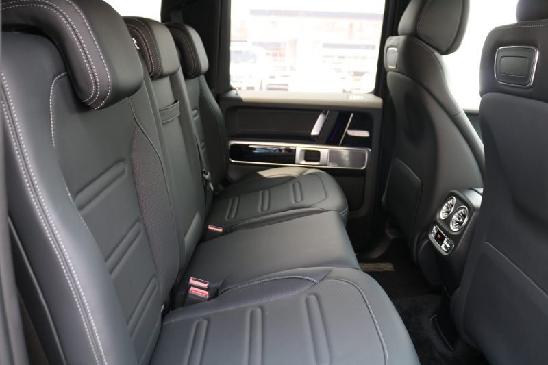 メルセデスベンツ Gクラス G400d AMGﾗｲﾝ　現行型(MC後NEWｲﾝﾃﾘｱ) ﾗｸﾞｼﾞｭｱﾘｰPKG ﾚｰﾀﾞｰｾｰﾌﾃｨPKG SR ﾅｯﾊﾟ黒革ｼｰﾄ ﾒﾓﾘｰ付Pｼｰﾄ 全席ﾋｰﾀｰ 純正12.3ｲﾝﾁﾜｲﾄﾞﾅﾋﾞ地ﾃﾞｼﾞ Burmester 360°ｶﾒﾗ appleCarplay AndroidAuto PTS LEDﾗｲﾄ ｱﾀﾞﾌﾟﾃｨﾌﾞﾀﾞﾝﾋﾟﾝｸﾞ AMG20ｲﾝﾁAW　新車保証