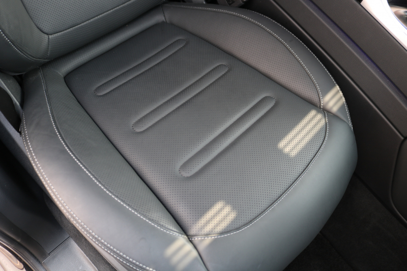 メルセデスベンツ Gクラス G400d AMGﾗｲﾝ　現行型(MC後NEWｲﾝﾃﾘｱ) ﾗｸﾞｼﾞｭｱﾘｰPKG ﾚｰﾀﾞｰｾｰﾌﾃｨPKG SR ﾅｯﾊﾟ黒革ｼｰﾄ ﾒﾓﾘｰ付Pｼｰﾄ 全席ﾋｰﾀｰ 純正12.3ｲﾝﾁﾜｲﾄﾞﾅﾋﾞ地ﾃﾞｼﾞ Burmester 360°ｶﾒﾗ appleCarplay AndroidAuto PTS LEDﾗｲﾄ ｱﾀﾞﾌﾟﾃｨﾌﾞﾀﾞﾝﾋﾟﾝｸﾞ AMG20ｲﾝﾁAW　新車保証