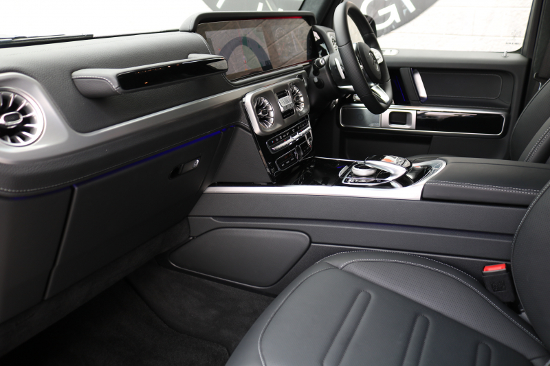 メルセデスベンツ Gクラス G400d AMGﾗｲﾝ　現行型(MC後NEWｲﾝﾃﾘｱ) ﾗｸﾞｼﾞｭｱﾘｰPKG ﾚｰﾀﾞｰｾｰﾌﾃｨPKG SR ﾅｯﾊﾟ黒革ｼｰﾄ ﾒﾓﾘｰ付Pｼｰﾄ 全席ﾋｰﾀｰ 純正12.3ｲﾝﾁﾜｲﾄﾞﾅﾋﾞ地ﾃﾞｼﾞ Burmester 360°ｶﾒﾗ appleCarplay AndroidAuto PTS LEDﾗｲﾄ ｱﾀﾞﾌﾟﾃｨﾌﾞﾀﾞﾝﾋﾟﾝｸﾞ AMG20ｲﾝﾁAW　新車保証