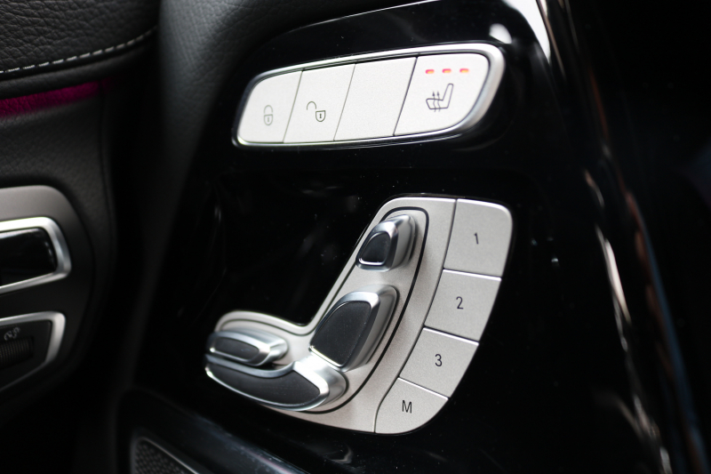 メルセデスベンツ Gクラス G400d AMGﾗｲﾝ　現行型(MC後NEWｲﾝﾃﾘｱ) ﾗｸﾞｼﾞｭｱﾘｰPKG ﾚｰﾀﾞｰｾｰﾌﾃｨPKG SR ﾅｯﾊﾟ黒革ｼｰﾄ ﾒﾓﾘｰ付Pｼｰﾄ 全席ﾋｰﾀｰ 純正12.3ｲﾝﾁﾜｲﾄﾞﾅﾋﾞ地ﾃﾞｼﾞ Burmester 360°ｶﾒﾗ appleCarplay AndroidAuto PTS LEDﾗｲﾄ ｱﾀﾞﾌﾟﾃｨﾌﾞﾀﾞﾝﾋﾟﾝｸﾞ AMG20ｲﾝﾁAW　新車保証