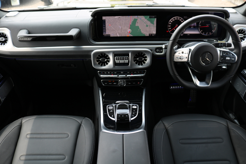 メルセデスベンツ Gクラス G400d AMGﾗｲﾝ　現行型(MC後NEWｲﾝﾃﾘｱ) ﾗｸﾞｼﾞｭｱﾘｰPKG ﾚｰﾀﾞｰｾｰﾌﾃｨPKG SR ﾅｯﾊﾟ黒革ｼｰﾄ ﾒﾓﾘｰ付Pｼｰﾄ 全席ﾋｰﾀｰ 純正12.3ｲﾝﾁﾜｲﾄﾞﾅﾋﾞ地ﾃﾞｼﾞ Burmester 360°ｶﾒﾗ appleCarplay AndroidAuto PTS LEDﾗｲﾄ ｱﾀﾞﾌﾟﾃｨﾌﾞﾀﾞﾝﾋﾟﾝｸﾞ AMG20ｲﾝﾁAW　新車保証