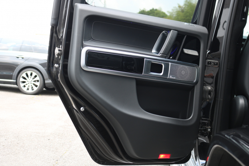 メルセデスベンツ Gクラス G400d AMGﾗｲﾝ　現行型(MC後NEWｲﾝﾃﾘｱ) ﾗｸﾞｼﾞｭｱﾘｰPKG ﾚｰﾀﾞｰｾｰﾌﾃｨPKG SR ﾅｯﾊﾟ黒革ｼｰﾄ ﾒﾓﾘｰ付Pｼｰﾄ 全席ﾋｰﾀｰ 純正12.3ｲﾝﾁﾜｲﾄﾞﾅﾋﾞ地ﾃﾞｼﾞ Burmester 360°ｶﾒﾗ appleCarplay AndroidAuto PTS LEDﾗｲﾄ ｱﾀﾞﾌﾟﾃｨﾌﾞﾀﾞﾝﾋﾟﾝｸﾞ AMG20ｲﾝﾁAW　新車保証