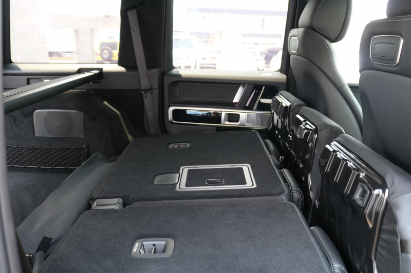 メルセデスベンツ Gクラス G400d AMGﾗｲﾝ　現行型(MC後NEWｲﾝﾃﾘｱ) ﾗｸﾞｼﾞｭｱﾘｰPKG ﾚｰﾀﾞｰｾｰﾌﾃｨPKG SR ﾅｯﾊﾟ黒革ｼｰﾄ ﾒﾓﾘｰ付Pｼｰﾄ 全席ﾋｰﾀｰ 純正12.3ｲﾝﾁﾜｲﾄﾞﾅﾋﾞ地ﾃﾞｼﾞ Burmester 360°ｶﾒﾗ appleCarplay AndroidAuto PTS LEDﾗｲﾄ ｱﾀﾞﾌﾟﾃｨﾌﾞﾀﾞﾝﾋﾟﾝｸﾞ AMG20ｲﾝﾁAW　新車保証