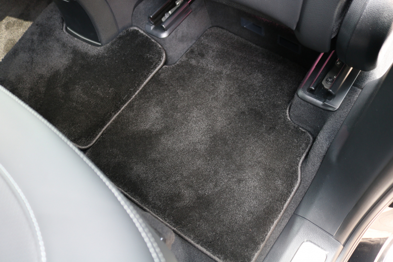 メルセデスベンツ Gクラス G400d AMGﾗｲﾝ　現行型(MC後NEWｲﾝﾃﾘｱ) ﾗｸﾞｼﾞｭｱﾘｰPKG ﾚｰﾀﾞｰｾｰﾌﾃｨPKG SR ﾅｯﾊﾟ黒革ｼｰﾄ ﾒﾓﾘｰ付Pｼｰﾄ 全席ﾋｰﾀｰ 純正12.3ｲﾝﾁﾜｲﾄﾞﾅﾋﾞ地ﾃﾞｼﾞ Burmester 360°ｶﾒﾗ appleCarplay AndroidAuto PTS LEDﾗｲﾄ ｱﾀﾞﾌﾟﾃｨﾌﾞﾀﾞﾝﾋﾟﾝｸﾞ AMG20ｲﾝﾁAW　新車保証