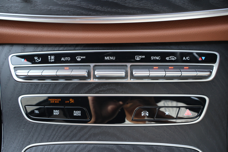 メルセデスベンツ Eクラス E220d ｽﾃｰｼｮﾝﾜｺﾞﾝ ｽﾎﾟｰﾂ　後期型 ｴｸｽｸﾙｰｼﾌﾞPKG ｴｱﾊﾞﾗﾝｽPKG ﾚｰﾀﾞｰｾｰﾌﾃｨPKG ﾊﾟﾉﾗﾏSR 茶ﾅｯﾊﾟ革 ｼｰﾄﾋｰﾀ 純正ﾅﾋﾞ地ﾃﾞｼﾞ 360°ｶﾒﾗ MBUX ARﾅﾋﾞｹﾞｰｼｮﾝ Burmester Applecarplay ﾜｲﾔﾚｽﾁｬｰｼﾞﾝｸﾞ HUD PTS AMG19ｲﾝﾁAW　2年保証