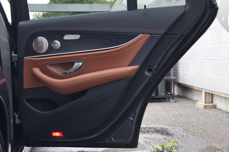 メルセデスベンツ Eクラス E220d ｽﾃｰｼｮﾝﾜｺﾞﾝ ｽﾎﾟｰﾂ　後期型 ｴｸｽｸﾙｰｼﾌﾞPKG ｴｱﾊﾞﾗﾝｽPKG ﾚｰﾀﾞｰｾｰﾌﾃｨPKG ﾊﾟﾉﾗﾏSR 茶ﾅｯﾊﾟ革 ｼｰﾄﾋｰﾀ 純正ﾅﾋﾞ地ﾃﾞｼﾞ 360°ｶﾒﾗ MBUX ARﾅﾋﾞｹﾞｰｼｮﾝ Burmester Applecarplay ﾜｲﾔﾚｽﾁｬｰｼﾞﾝｸﾞ HUD PTS AMG19ｲﾝﾁAW　2年保証