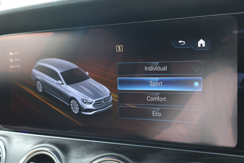 メルセデスベンツ Eクラス E220d ｽﾃｰｼｮﾝﾜｺﾞﾝ ｽﾎﾟｰﾂ　後期型 ｴｸｽｸﾙｰｼﾌﾞPKG ｴｱﾊﾞﾗﾝｽPKG ﾚｰﾀﾞｰｾｰﾌﾃｨPKG ﾊﾟﾉﾗﾏSR 茶ﾅｯﾊﾟ革 ｼｰﾄﾋｰﾀ 純正ﾅﾋﾞ地ﾃﾞｼﾞ 360°ｶﾒﾗ MBUX ARﾅﾋﾞｹﾞｰｼｮﾝ Burmester Applecarplay ﾜｲﾔﾚｽﾁｬｰｼﾞﾝｸﾞ HUD PTS AMG19ｲﾝﾁAW　2年保証