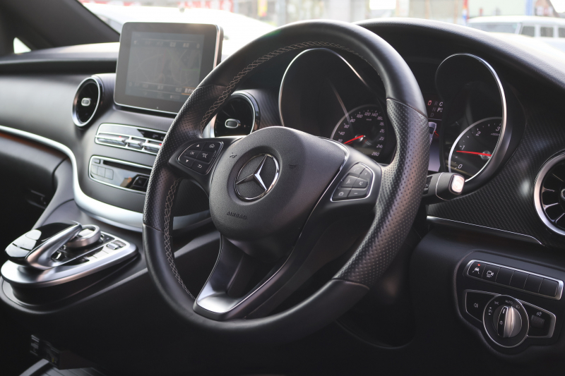 メルセデスベンツ Vクラス V220d ｱﾊﾞﾝｷﾞｬﾙﾄﾞ ﾛﾝｸﾞ　後期型 AMGﾗｲﾝ ﾚｰﾀﾞｰｾｰﾌﾃｨPKG ｴｸｽｸﾙｰｼﾌﾞｼｰﾄPKG 黒革 2列目ｴｸｽｸﾙｰｼﾌﾞｼｰﾄ ｼｰﾄﾋｰﾀ ﾍﾞﾝﾁﾚｰﾀ 純正ﾅﾋﾞ地ﾃﾞｼﾞ 360度ｶﾒﾗ Burmester LED AMG19ｲﾝﾁAW　2年保証