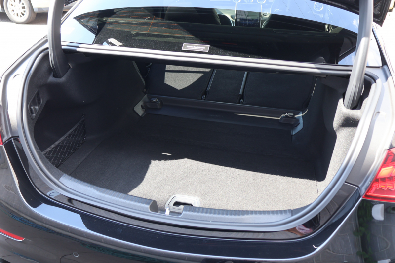 AMG Cクラス C43 4MATIC(BSG搭載ﾓﾃﾞﾙ)　現行型 Mercedes-AMGｴｸｽﾃﾘｱ＆ｲﾝﾃﾘｱ AMGﾅｲﾄPKG ﾚｰﾀﾞｰｾｰﾌﾃｨPKG ﾊﾟﾉﾗﾏSR 黒革 ｼｰﾄﾋｰﾀｰ ﾍﾞﾝﾁﾚｰﾀｰ MBUX ARﾅﾋﾞ地ﾃﾞｼﾞ 360度ｶﾒﾗ Burmester AppleCarPlay ﾘｱｱｸｽﾙｽﾃｱﾘﾝｸﾞ HUD AMG19ｲﾝﾁAW　新車保証