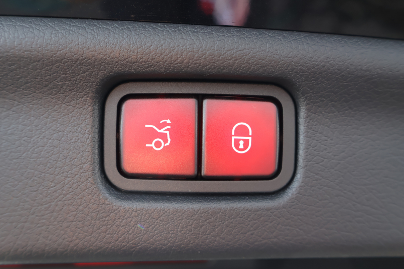 AMG Cクラス C43 4MATIC(BSG搭載ﾓﾃﾞﾙ)　現行型 Mercedes-AMGｴｸｽﾃﾘｱ＆ｲﾝﾃﾘｱ AMGﾅｲﾄPKG ﾚｰﾀﾞｰｾｰﾌﾃｨPKG ﾊﾟﾉﾗﾏSR 黒革 ｼｰﾄﾋｰﾀｰ ﾍﾞﾝﾁﾚｰﾀｰ MBUX ARﾅﾋﾞ地ﾃﾞｼﾞ 360度ｶﾒﾗ Burmester AppleCarPlay ﾘｱｱｸｽﾙｽﾃｱﾘﾝｸﾞ HUD AMG19ｲﾝﾁAW　新車保証