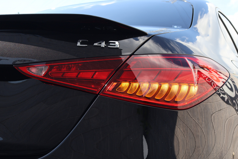 AMG Cクラス C43 4MATIC(BSG搭載ﾓﾃﾞﾙ)　現行型 Mercedes-AMGｴｸｽﾃﾘｱ＆ｲﾝﾃﾘｱ AMGﾅｲﾄPKG ﾚｰﾀﾞｰｾｰﾌﾃｨPKG ﾊﾟﾉﾗﾏSR 黒革 ｼｰﾄﾋｰﾀｰ ﾍﾞﾝﾁﾚｰﾀｰ MBUX ARﾅﾋﾞ地ﾃﾞｼﾞ 360度ｶﾒﾗ Burmester AppleCarPlay ﾘｱｱｸｽﾙｽﾃｱﾘﾝｸﾞ HUD AMG19ｲﾝﾁAW　新車保証