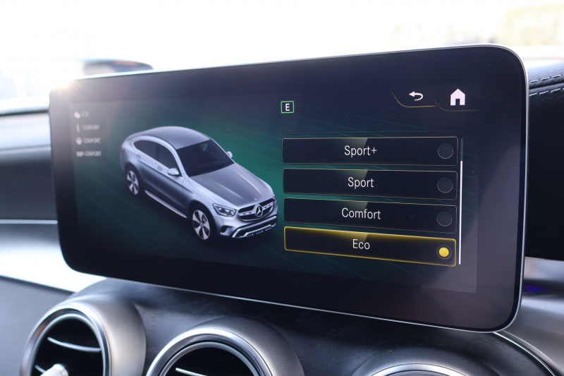 メルセデスベンツ GLCクーペ GLC220d 4MATIC ｸｰﾍﾟ AMGﾗｲﾝ　後期型 ﾚｻﾞｰｴｸｽｸﾙｰｼﾌﾞPKG ﾚｰﾀﾞｰｾｰﾌﾃｨPKG ｴｱﾊﾞﾗﾝｽPKG ﾊﾟﾉﾗﾏSR 黒革 ｼｰﾄﾋｰﾀ ﾍﾞﾝﾁﾚｰﾀ 純正10.25ｲﾝﾁﾅﾋﾞ地ﾃﾞｼﾞ ｺｯｸﾋﾟｯﾄDisp 360°ｶﾒﾗ Burmester 電動Rｹﾞｰﾄ HUD AMG19ｲﾝﾁAW　2年保証