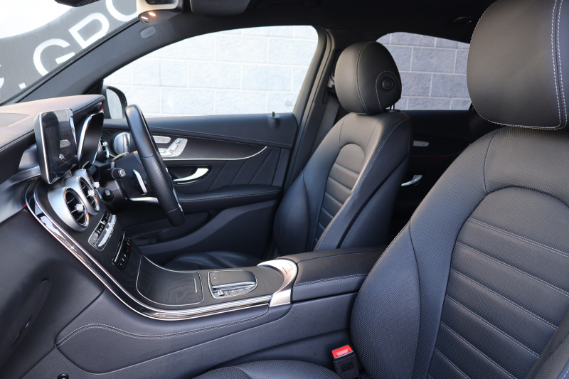 メルセデスベンツ GLCクーペ GLC220d 4MATIC ｸｰﾍﾟ AMGﾗｲﾝ　後期型 ﾚｻﾞｰｴｸｽｸﾙｰｼﾌﾞPKG ﾚｰﾀﾞｰｾｰﾌﾃｨPKG ｴｱﾊﾞﾗﾝｽPKG ﾊﾟﾉﾗﾏSR 黒革 ｼｰﾄﾋｰﾀ ﾍﾞﾝﾁﾚｰﾀ 純正10.25ｲﾝﾁﾅﾋﾞ地ﾃﾞｼﾞ ｺｯｸﾋﾟｯﾄDisp 360°ｶﾒﾗ Burmester 電動Rｹﾞｰﾄ HUD AMG19ｲﾝﾁAW　2年保証
