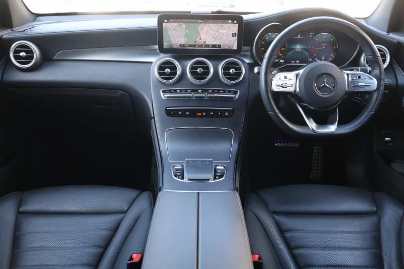 メルセデスベンツ GLCクーペ GLC220d 4MATIC ｸｰﾍﾟ AMGﾗｲﾝ　後期型 ﾚｻﾞｰｴｸｽｸﾙｰｼﾌﾞPKG ﾚｰﾀﾞｰｾｰﾌﾃｨPKG ｴｱﾊﾞﾗﾝｽPKG ﾊﾟﾉﾗﾏSR 黒革 ｼｰﾄﾋｰﾀ ﾍﾞﾝﾁﾚｰﾀ 純正10.25ｲﾝﾁﾅﾋﾞ地ﾃﾞｼﾞ ｺｯｸﾋﾟｯﾄDisp 360°ｶﾒﾗ Burmester 電動Rｹﾞｰﾄ HUD AMG19ｲﾝﾁAW　2年保証