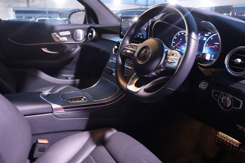 メルセデスベンツ GLCクーペ GLC220d 4MATIC ｸｰﾍﾟ AMGﾗｲﾝ　後期型 ﾚｻﾞｰｴｸｽｸﾙｰｼﾌﾞPKG ﾚｰﾀﾞｰｾｰﾌﾃｨPKG ｴｱﾊﾞﾗﾝｽPKG ｶﾞﾗｽSR 黒革 ｼｰﾄﾋｰﾀ ﾍﾞﾝﾁﾚｰﾀ 純正10.25ｲﾝﾁﾅﾋﾞ地ﾃﾞｼﾞ ｺｯｸﾋﾟｯﾄDisp 360°ｶﾒﾗ Burmester 電動Rｹﾞｰﾄ HUD AMG19ｲﾝﾁAW　2年保証