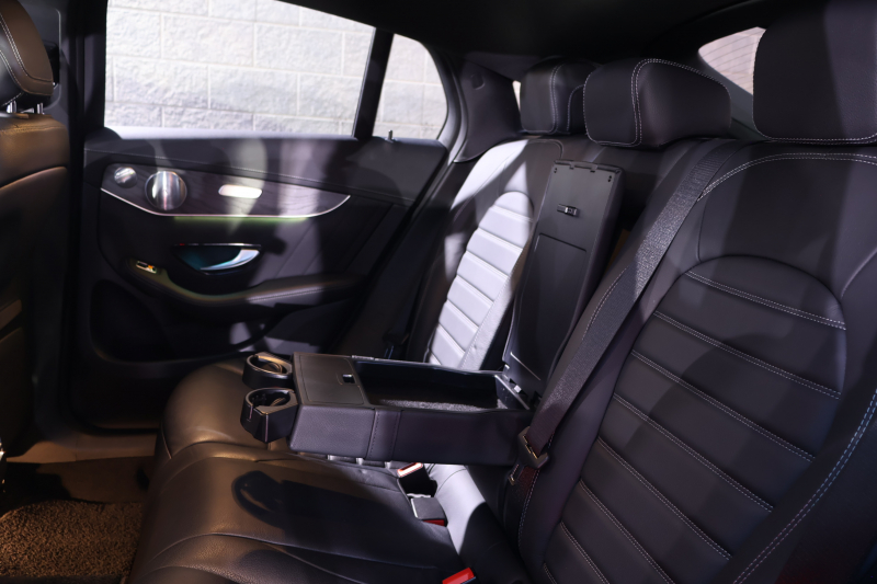 メルセデスベンツ GLCクーペ GLC220d 4MATIC ｸｰﾍﾟ AMGﾗｲﾝ　後期型 ﾚｻﾞｰｴｸｽｸﾙｰｼﾌﾞPKG ﾚｰﾀﾞｰｾｰﾌﾃｨPKG ｴｱﾊﾞﾗﾝｽPKG ｶﾞﾗｽSR 黒革 ｼｰﾄﾋｰﾀ ﾍﾞﾝﾁﾚｰﾀ 純正10.25ｲﾝﾁﾅﾋﾞ地ﾃﾞｼﾞ ｺｯｸﾋﾟｯﾄDisp 360°ｶﾒﾗ Burmester 電動Rｹﾞｰﾄ HUD AMG19ｲﾝﾁAW　2年保証