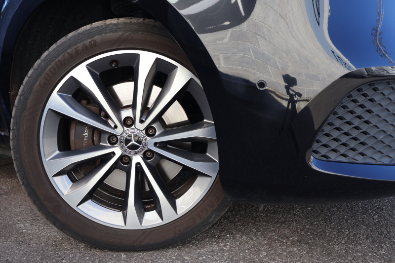 メルセデスベンツ Vクラス V220d ﾏﾙｺﾎﾟｰﾛﾎﾗｲｿﾞﾝ ﾚｰﾀﾞｰｾｰﾌﾃｨPKG　ﾎﾟｯﾌﾟｱｯﾌﾟﾙｰﾌ 最大5名就寝可能 回転式ｼｰﾄ 黒革 ｼｰﾄﾋｰﾀｰ ﾍﾞﾝﾁﾚｰﾀｰ MBUX 純正10.25ｲﾝﾁﾅﾋﾞ地ﾃﾞｼﾞ 360°ｶﾒﾗ 電動ﾃﾞｭｱﾙｽﾗｲﾄﾞﾄﾞｱ 電動Rｹﾞｰﾄ LEDﾍｯﾄﾞﾗｲﾄ 純正18ｲﾝﾁAW　新車保証