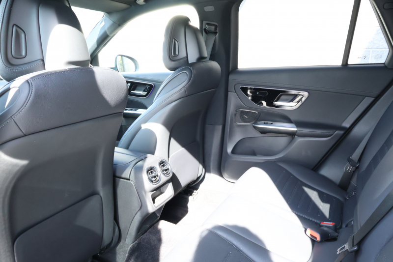 メルセデスベンツ GLC GLC220d 4MATIC (ISG搭載ﾓﾃﾞﾙ)　現行型 AMGﾗｲﾝPKG ﾚｰﾀﾞｰｾｰﾌﾃｨPKG 1ｵｰﾅｰ ﾊﾟﾉﾗﾏSR 黒革 ｼｰﾄﾋｰﾀｰ MBUX ARﾅﾋﾞ地ﾃﾞｼﾞ 360度ｶﾒﾗ AppleCarPlay AndroidAuto ﾜｲﾔﾚｽﾁｬｰｼﾞﾝｸﾞ 電動Rｹﾞｰﾄ ﾌｯﾄﾄﾗﾝｸOP AMG20ｲﾝﾁAW　新車保証