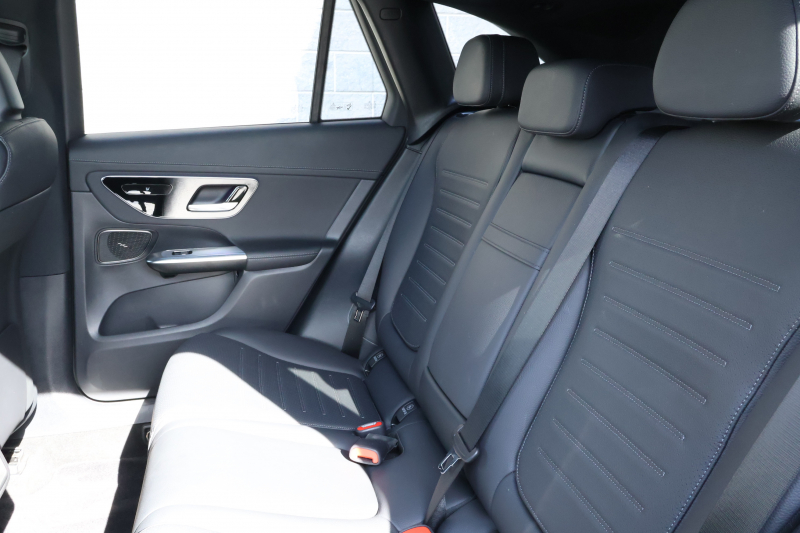 メルセデスベンツ GLC GLC220d 4MATIC (ISG搭載ﾓﾃﾞﾙ)　現行型 AMGﾗｲﾝPKG ﾚｰﾀﾞｰｾｰﾌﾃｨPKG 1ｵｰﾅｰ ﾊﾟﾉﾗﾏSR 黒革 ｼｰﾄﾋｰﾀｰ MBUX ARﾅﾋﾞ地ﾃﾞｼﾞ 360度ｶﾒﾗ AppleCarPlay AndroidAuto ﾜｲﾔﾚｽﾁｬｰｼﾞﾝｸﾞ 電動Rｹﾞｰﾄ ﾌｯﾄﾄﾗﾝｸOP AMG20ｲﾝﾁAW　新車保証