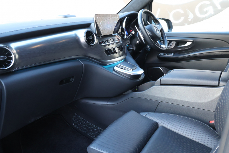メルセデスベンツ Vクラス V220d ｴｸｽｸﾙｰｼﾌﾞ ﾛﾝｸﾞ ﾌﾟﾗﾁﾅｽｲｰﾄ　後期型 ﾚｰﾀﾞｰｾｰﾌﾃｨPKG AMGﾗｲﾝ ﾊﾟﾉﾗﾏSR 黒革 ｼｰﾄﾋｰﾀ ﾍﾞﾝﾁﾚｰﾀ 2列目ｴｸｽｸﾙｰｼﾌﾞｼｰﾄ MBUX 純正10.25ｲﾝﾁﾅﾋﾞ地ﾃﾞｼﾞ 360度ｶﾒﾗ 冷蔵庫付ｾﾝﾀｰｺﾝｿｰﾙ ﾃﾞｼﾞﾀﾙﾐﾗｰ Rﾓﾆﾀｰ AMG19ｲﾝﾁAW　新車保証