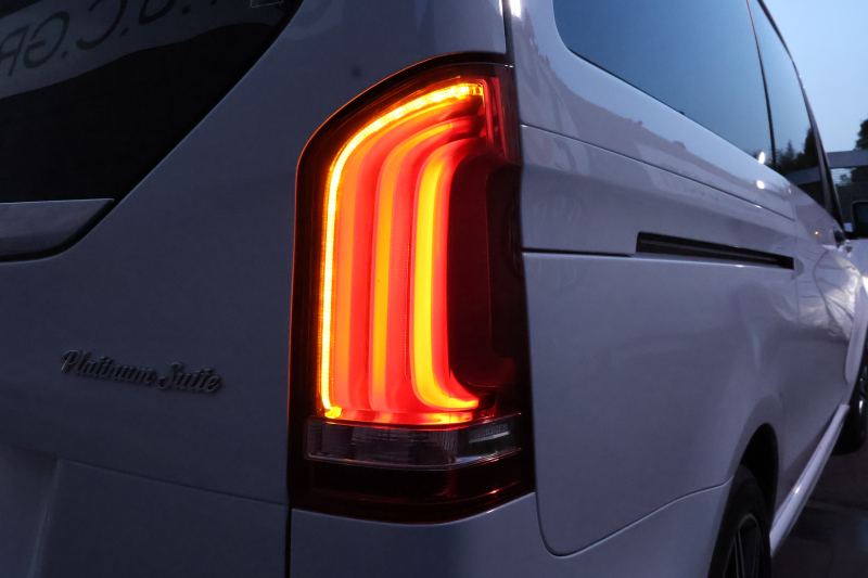 メルセデスベンツ Vクラス V220d ｴｸｽｸﾙｰｼﾌﾞ ﾛﾝｸﾞ ﾌﾟﾗﾁﾅｽｲｰﾄ　後期型 ﾚｰﾀﾞｰｾｰﾌﾃｨPKG AMGﾗｲﾝ ﾊﾟﾉﾗﾏSR 黒革 ｼｰﾄﾋｰﾀ ﾍﾞﾝﾁﾚｰﾀ 2列目ｴｸｽｸﾙｰｼﾌﾞｼｰﾄ MBUX 純正10.25ｲﾝﾁﾅﾋﾞ地ﾃﾞｼﾞ 360度ｶﾒﾗ 冷蔵庫付ｾﾝﾀｰｺﾝｿｰﾙ ﾃﾞｼﾞﾀﾙﾐﾗｰ Rﾓﾆﾀｰ AMG19ｲﾝﾁAW　新車保証