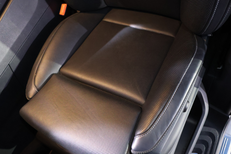 メルセデスベンツ Vクラス V220d ｴｸｽｸﾙｰｼﾌﾞ ﾛﾝｸﾞ ﾌﾟﾗﾁﾅｽｲｰﾄ　後期型 ﾚｰﾀﾞｰｾｰﾌﾃｨPKG AMGﾗｲﾝ ﾊﾟﾉﾗﾏSR 黒革 ｼｰﾄﾋｰﾀ ﾍﾞﾝﾁﾚｰﾀ 2列目ｴｸｽｸﾙｰｼﾌﾞｼｰﾄ MBUX 純正10.25ｲﾝﾁﾅﾋﾞ地ﾃﾞｼﾞ 360度ｶﾒﾗ 冷蔵庫付ｾﾝﾀｰｺﾝｿｰﾙ ﾃﾞｼﾞﾀﾙﾐﾗｰ Rﾓﾆﾀｰ AMG19ｲﾝﾁAW　新車保証