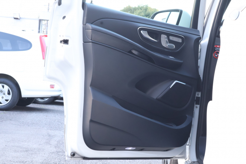 メルセデスベンツ Vクラス V220d ｴｸｽｸﾙｰｼﾌﾞ ﾛﾝｸﾞ ﾌﾟﾗﾁﾅｽｲｰﾄ　後期型 ﾚｰﾀﾞｰｾｰﾌﾃｨPKG AMGﾗｲﾝ ﾊﾟﾉﾗﾏSR 黒革 ｼｰﾄﾋｰﾀ ﾍﾞﾝﾁﾚｰﾀ 2列目ｴｸｽｸﾙｰｼﾌﾞｼｰﾄ MBUX 純正10.25ｲﾝﾁﾅﾋﾞ地ﾃﾞｼﾞ 360度ｶﾒﾗ 冷蔵庫付ｾﾝﾀｰｺﾝｿｰﾙ ﾃﾞｼﾞﾀﾙﾐﾗｰ Rﾓﾆﾀｰ AMG19ｲﾝﾁAW　新車保証