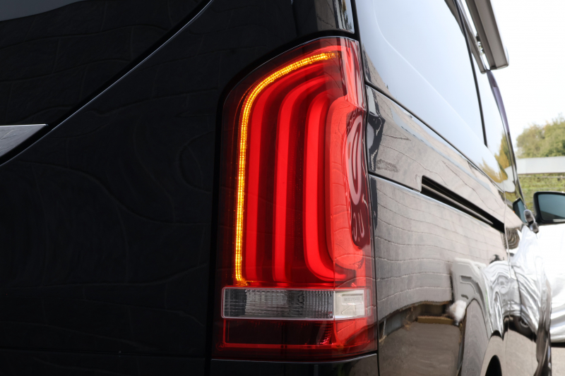 メルセデスベンツ Vクラス V220d ﾏﾙｺﾎﾟｰﾛﾎﾗｲｿﾞﾝ 　ﾚｰﾀﾞｰｾｰﾌﾃｨPKG 1ｵｰﾅｰ ﾎﾟｯﾌﾟｱｯﾌﾟﾙｰﾌ 最大5名就寝可能 回転式ｼｰﾄ 黒革 ｼｰﾄﾋｰﾀｰ ﾍﾞﾝﾁﾚｰﾀｰ MBUX 純正10.25ｲﾝﾁﾅﾋﾞ地ﾃﾞｼﾞ 360°ｶﾒﾗ 電動ﾃﾞｭｱﾙｽﾗｲﾄﾞﾄﾞｱ 電動Rｹﾞｰﾄ LEDﾍｯﾄﾞﾗｲﾄ 純正18ｲﾝﾁAW　新車保証