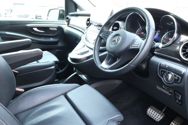 メルセデスベンツ Vクラス V220d ﾏﾙｺﾎﾟｰﾛﾎﾗｲｿﾞﾝ 　ﾚｰﾀﾞｰｾｰﾌﾃｨPKG 1ｵｰﾅｰ ﾎﾟｯﾌﾟｱｯﾌﾟﾙｰﾌ 最大5名就寝可能 回転式ｼｰﾄ 黒革 ｼｰﾄﾋｰﾀｰ ﾍﾞﾝﾁﾚｰﾀｰ MBUX 純正10.25ｲﾝﾁﾅﾋﾞ地ﾃﾞｼﾞ 360°ｶﾒﾗ 電動ﾃﾞｭｱﾙｽﾗｲﾄﾞﾄﾞｱ 電動Rｹﾞｰﾄ LEDﾍｯﾄﾞﾗｲﾄ 純正18ｲﾝﾁAW　新車保証