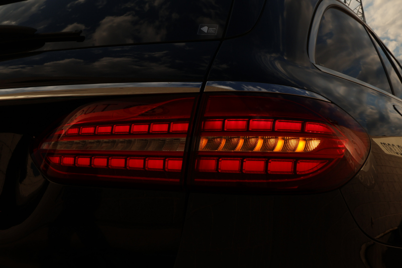 メルセデスベンツ Eクラス E300 ｽﾃｰｼｮﾝﾜｺﾞﾝ ｽﾎﾟｰﾂ　後期型 ｴｸｽｸﾙｰｼﾌﾞPKG ｴｱﾊﾞﾗﾝｽPKG ﾚｰﾀﾞｰｾｰﾌﾃｨPKG ﾊﾟﾉﾗﾏSR 黒ﾅｯﾊﾟ革 ｼｰﾄﾋｰﾀ MBUX 純正ﾅﾋﾞ地ﾃﾞｼﾞ  AppleCarPlay 360°ｶﾒﾗ Burmester ﾜｲﾔﾚｽﾁｬｰｼﾞﾝｸﾞ HUD PTS ｴｱｻｽ AMG19ｲﾝﾁAW　2年保証