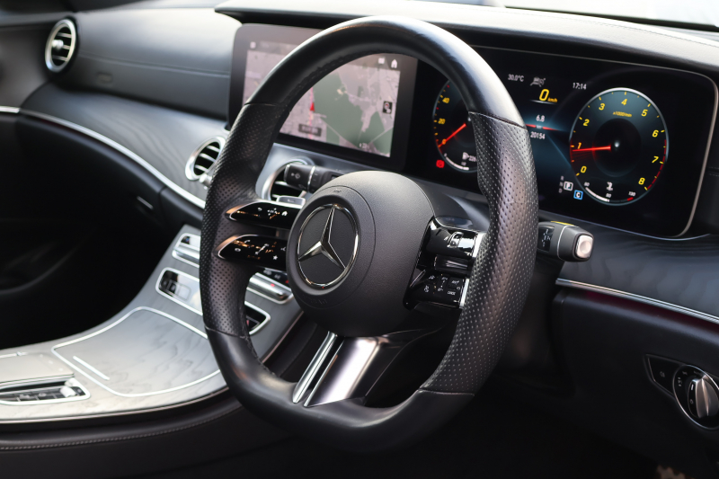 メルセデスベンツ Eクラス E300 ｽﾃｰｼｮﾝﾜｺﾞﾝ ｽﾎﾟｰﾂ　後期型 ｴｸｽｸﾙｰｼﾌﾞPKG ｴｱﾊﾞﾗﾝｽPKG ﾚｰﾀﾞｰｾｰﾌﾃｨPKG ﾊﾟﾉﾗﾏSR 黒ﾅｯﾊﾟ革 ｼｰﾄﾋｰﾀ MBUX 純正ﾅﾋﾞ地ﾃﾞｼﾞ  AppleCarPlay 360°ｶﾒﾗ Burmester ﾜｲﾔﾚｽﾁｬｰｼﾞﾝｸﾞ HUD PTS ｴｱｻｽ AMG19ｲﾝﾁAW　2年保証