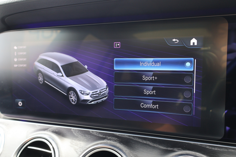 メルセデスベンツ Eクラス E220d 4MATIC ｵｰﾙﾃﾚｲﾝ　後期型 ｴｸｽｸﾙｰｼﾌﾞPKG ｴﾅｼﾞｬｲｼﾞﾝｸﾞPKG ﾚｰﾀﾞｰｾｰﾌﾃｨPKG ﾊﾟﾉﾗﾏSR 黒ﾅｯﾊﾟ革 ｼｰﾄﾋｰﾀ ﾍﾞﾝﾁﾚｰﾀ 360°ｶﾒﾗ MBUX ARﾅﾋﾞｹﾞｰｼｮﾝ Burmester ﾜｲﾔﾚｽﾁｬｰｼﾞﾝｸﾞ HUD ｴｱｻｽ 純正19ｲﾝﾁAW　2年保証