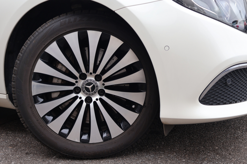 メルセデスベンツ Eクラス E400 4MATIC ｴｸｽｸﾙｰｼﾌﾞ　ﾚｰﾀﾞｰｾｰﾌﾃｨPKG 黒ﾅｯﾊﾟ革 全席ｼｰﾄﾋｰﾀｰ 純正ﾅﾋﾞ地ﾃﾞｼﾞ 360°ｶﾒﾗ Applecarplay Android Auto 電動Rｹﾞｰﾄ ﾌｯﾄﾄﾗﾝｸOP HUD ﾏﾙﾁﾋﾞｰﾑLED PTS ｴｱｻｽ 純正18AW　2年保証