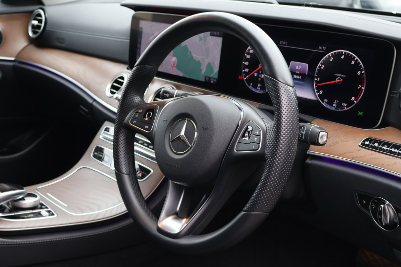 メルセデスベンツ Eクラス E400 4MATIC ｴｸｽｸﾙｰｼﾌﾞ　ﾚｰﾀﾞｰｾｰﾌﾃｨPKG 黒ﾅｯﾊﾟ革 全席ｼｰﾄﾋｰﾀｰ 純正ﾅﾋﾞ地ﾃﾞｼﾞ 360°ｶﾒﾗ Applecarplay Android Auto 電動Rｹﾞｰﾄ ﾌｯﾄﾄﾗﾝｸOP HUD ﾏﾙﾁﾋﾞｰﾑLED PTS ｴｱｻｽ 純正18AW　2年保証