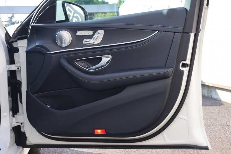 メルセデスベンツ Eクラス E200 AVG ｽﾎﾟｰﾂ　ﾚｻﾞｰｴｸｽｸﾙｰｼﾌﾞPKG ﾚｰﾀﾞｰｾｰﾌﾃｨPKG ｴｱﾊﾞﾗﾝｽPKG ﾊﾟﾉﾗﾏSR 黒ﾅｯﾊﾟ革 ｼｰﾄﾋｰﾀｰ 純正ﾅﾋﾞ地ﾃﾞｼﾞ 360°ｶﾒﾗ Burmesterｻﾗｳﾝﾄﾞ Applecarplay Android Auto 電動Rｹﾞｰﾄ HUD PTS　2年保証