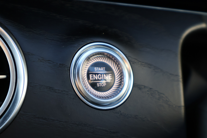 メルセデスベンツ Eクラス E200 AVG ｽﾎﾟｰﾂ　ﾚｻﾞｰｴｸｽｸﾙｰｼﾌﾞPKG ﾚｰﾀﾞｰｾｰﾌﾃｨPKG ｴｱﾊﾞﾗﾝｽPKG ﾊﾟﾉﾗﾏSR 黒ﾅｯﾊﾟ革 ｼｰﾄﾋｰﾀｰ 純正ﾅﾋﾞ地ﾃﾞｼﾞ 360°ｶﾒﾗ Burmesterｻﾗｳﾝﾄﾞ Applecarplay Android Auto 電動Rｹﾞｰﾄ HUD PTS　2年保証