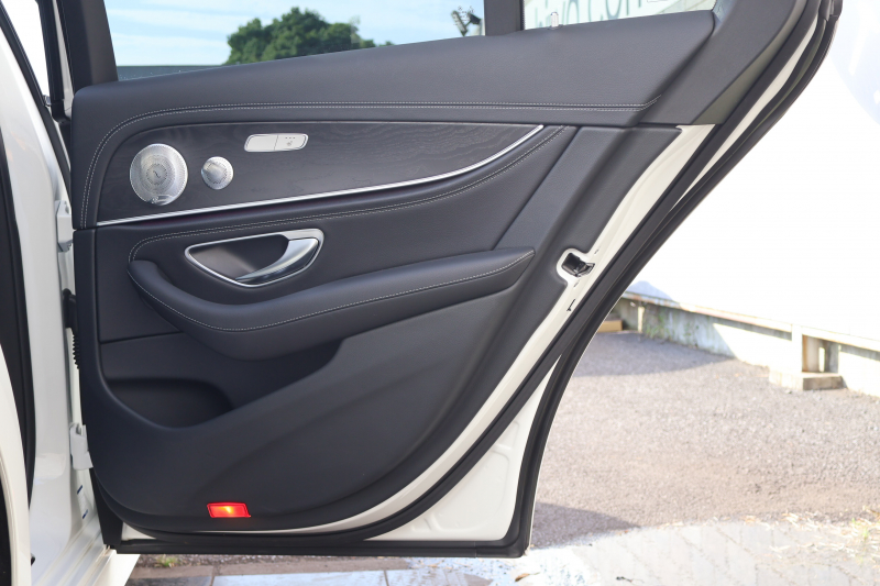 メルセデスベンツ Eクラス E200 AVG ｽﾎﾟｰﾂ　ﾚｻﾞｰｴｸｽｸﾙｰｼﾌﾞPKG ﾚｰﾀﾞｰｾｰﾌﾃｨPKG ｴｱﾊﾞﾗﾝｽPKG ﾊﾟﾉﾗﾏSR 黒ﾅｯﾊﾟ革 ｼｰﾄﾋｰﾀｰ 純正ﾅﾋﾞ地ﾃﾞｼﾞ 360°ｶﾒﾗ Burmesterｻﾗｳﾝﾄﾞ Applecarplay Android Auto 電動Rｹﾞｰﾄ HUD PTS　2年保証