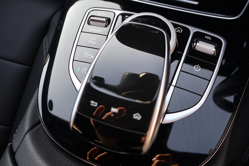 メルセデスベンツ Eクラス E200 AVG ｽﾎﾟｰﾂ　ﾚｻﾞｰｴｸｽｸﾙｰｼﾌﾞPKG ﾚｰﾀﾞｰｾｰﾌﾃｨPKG ｴｱﾊﾞﾗﾝｽPKG ﾊﾟﾉﾗﾏSR 黒ﾅｯﾊﾟ革 ｼｰﾄﾋｰﾀｰ 純正ﾅﾋﾞ地ﾃﾞｼﾞ 360°ｶﾒﾗ Burmesterｻﾗｳﾝﾄﾞ Applecarplay Android Auto 電動Rｹﾞｰﾄ HUD PTS　2年保証