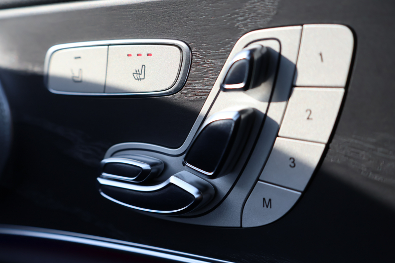 メルセデスベンツ Eクラス E200 AVG ｽﾎﾟｰﾂ　ﾚｻﾞｰｴｸｽｸﾙｰｼﾌﾞPKG ﾚｰﾀﾞｰｾｰﾌﾃｨPKG ｴｱﾊﾞﾗﾝｽPKG ﾊﾟﾉﾗﾏSR 黒ﾅｯﾊﾟ革 ｼｰﾄﾋｰﾀｰ 純正ﾅﾋﾞ地ﾃﾞｼﾞ 360°ｶﾒﾗ Burmesterｻﾗｳﾝﾄﾞ Applecarplay Android Auto 電動Rｹﾞｰﾄ HUD PTS　2年保証