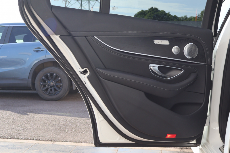 メルセデスベンツ Eクラス E200 AVG ｽﾎﾟｰﾂ　ﾚｻﾞｰｴｸｽｸﾙｰｼﾌﾞPKG ﾚｰﾀﾞｰｾｰﾌﾃｨPKG ｴｱﾊﾞﾗﾝｽPKG ﾊﾟﾉﾗﾏSR 黒ﾅｯﾊﾟ革 ｼｰﾄﾋｰﾀｰ 純正ﾅﾋﾞ地ﾃﾞｼﾞ 360°ｶﾒﾗ Burmesterｻﾗｳﾝﾄﾞ Applecarplay Android Auto 電動Rｹﾞｰﾄ HUD PTS　2年保証