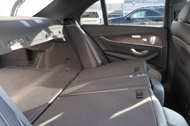 メルセデスベンツ Eクラス E200 AVG ｽﾎﾟｰﾂ　ﾚｻﾞｰｴｸｽｸﾙｰｼﾌﾞPKG ﾚｰﾀﾞｰｾｰﾌﾃｨPKG ｴｱﾊﾞﾗﾝｽPKG ﾊﾟﾉﾗﾏSR 黒ﾅｯﾊﾟ革 ｼｰﾄﾋｰﾀｰ 純正ﾅﾋﾞ地ﾃﾞｼﾞ 360°ｶﾒﾗ Burmesterｻﾗｳﾝﾄﾞ Applecarplay Android Auto 電動Rｹﾞｰﾄ HUD PTS　2年保証