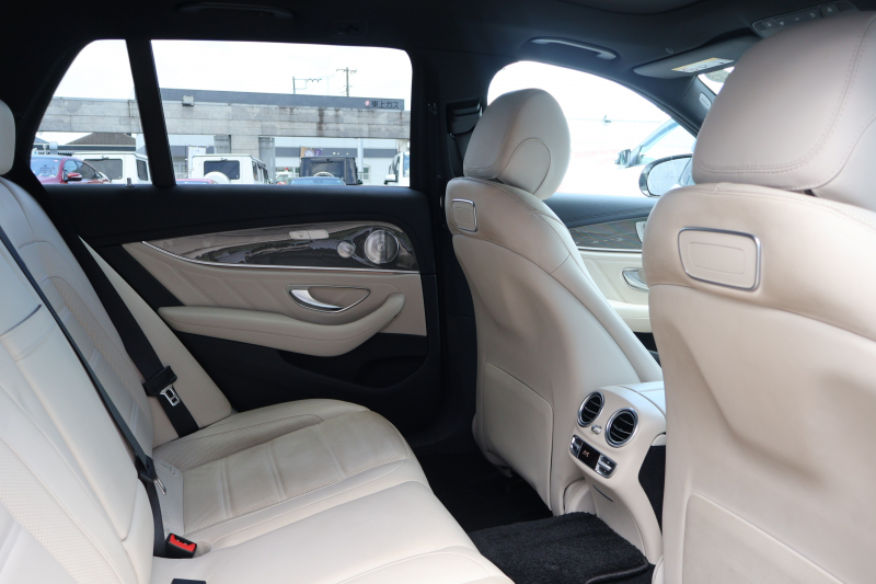AMG Eクラス E43 4MATIC ｽﾃｰｼｮﾝﾜｺﾞﾝ　AMGｽﾀｲﾘﾝｸﾞPKG ﾚｰﾀﾞｰｾｰﾌﾃｨPKG ｴｱﾊﾞﾗﾝｽPKG ﾊﾟﾉﾗﾏSR ｷｰﾚｽGO ﾍﾞｰｼﾞｭ革 ｼｰﾄﾋｰﾀｰ 純正ﾅﾋﾞ地ﾃﾞｼﾞ 360°ｶﾒﾗ Burmesterｻﾗｳﾝﾄﾞ Applecarplay Android Auto 電動Rｹﾞｰﾄ HUD PTS AMG20ｲﾝﾁAW　2年保証
