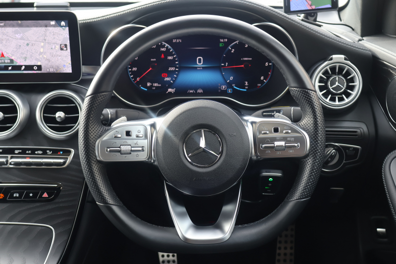 メルセデスベンツ GLCクーペ GLC220d 4MATIC ｸｰﾍﾟ AMGﾗｲﾝ　後期型 ﾚｻﾞｰｴｸｽｸﾙｰｼﾌﾞPKG ﾚｰﾀﾞｰｾｰﾌﾃｨPKG ｴｱﾊﾞﾗﾝｽPKG ｶﾞﾗｽSR 黒革 ｼｰﾄﾋｰﾀ ﾍﾞﾝﾁﾚｰﾀ 純正10.25ｲﾝﾁﾅﾋﾞ地ﾃﾞｼﾞ ｺｯｸﾋﾟｯﾄDisp 360°ｶﾒﾗ 電動Rｹﾞｰﾄ HUD AMG19ｲﾝﾁAW　新車保証