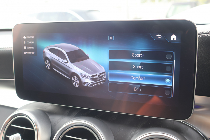 メルセデスベンツ GLCクーペ GLC220d 4MATIC ｸｰﾍﾟ AMGﾗｲﾝ　後期型 ﾚｻﾞｰｴｸｽｸﾙｰｼﾌﾞPKG ﾚｰﾀﾞｰｾｰﾌﾃｨPKG ｴｱﾊﾞﾗﾝｽPKG ｶﾞﾗｽSR 黒革 ｼｰﾄﾋｰﾀ ﾍﾞﾝﾁﾚｰﾀ 純正10.25ｲﾝﾁﾅﾋﾞ地ﾃﾞｼﾞ ｺｯｸﾋﾟｯﾄDisp 360°ｶﾒﾗ 電動Rｹﾞｰﾄ HUD AMG19ｲﾝﾁAW　新車保証