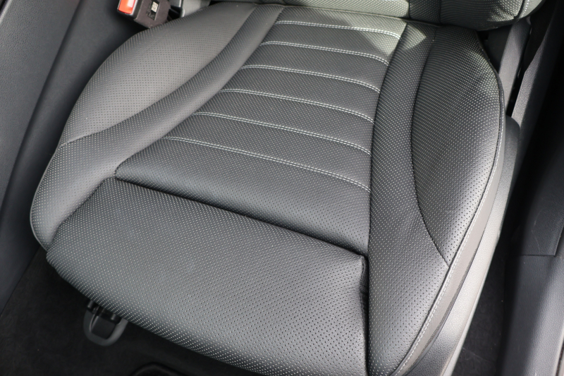 メルセデスベンツ GLCクーペ GLC220d 4MATIC ｸｰﾍﾟ AMGﾗｲﾝ　後期型 ﾚｻﾞｰｴｸｽｸﾙｰｼﾌﾞPKG ﾚｰﾀﾞｰｾｰﾌﾃｨPKG ｴｱﾊﾞﾗﾝｽPKG ｶﾞﾗｽSR 黒革 ｼｰﾄﾋｰﾀ ﾍﾞﾝﾁﾚｰﾀ 純正10.25ｲﾝﾁﾅﾋﾞ地ﾃﾞｼﾞ ｺｯｸﾋﾟｯﾄDisp 360°ｶﾒﾗ 電動Rｹﾞｰﾄ HUD AMG19ｲﾝﾁAW　新車保証